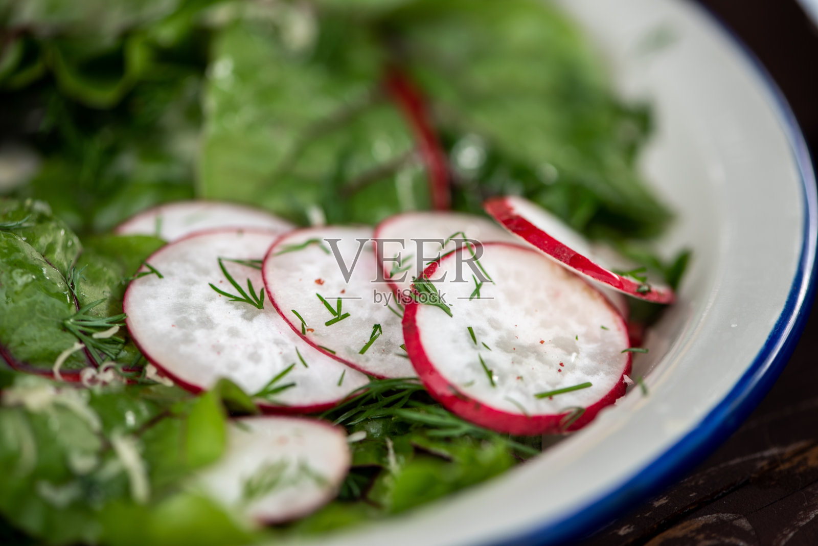 萝卜生菜沙拉照片摄影图片