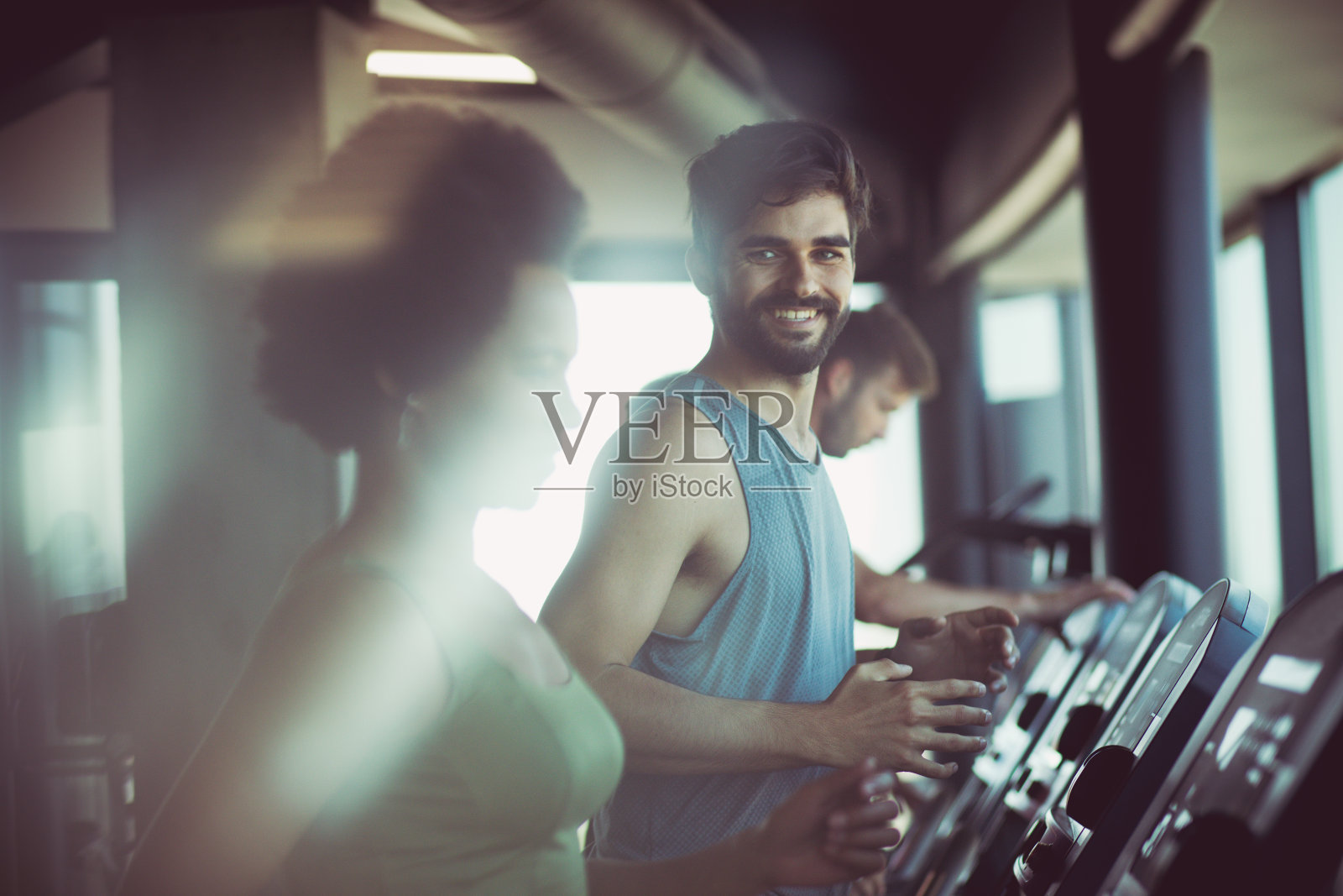 这个夏天你要拥有最好的身材。照片摄影图片