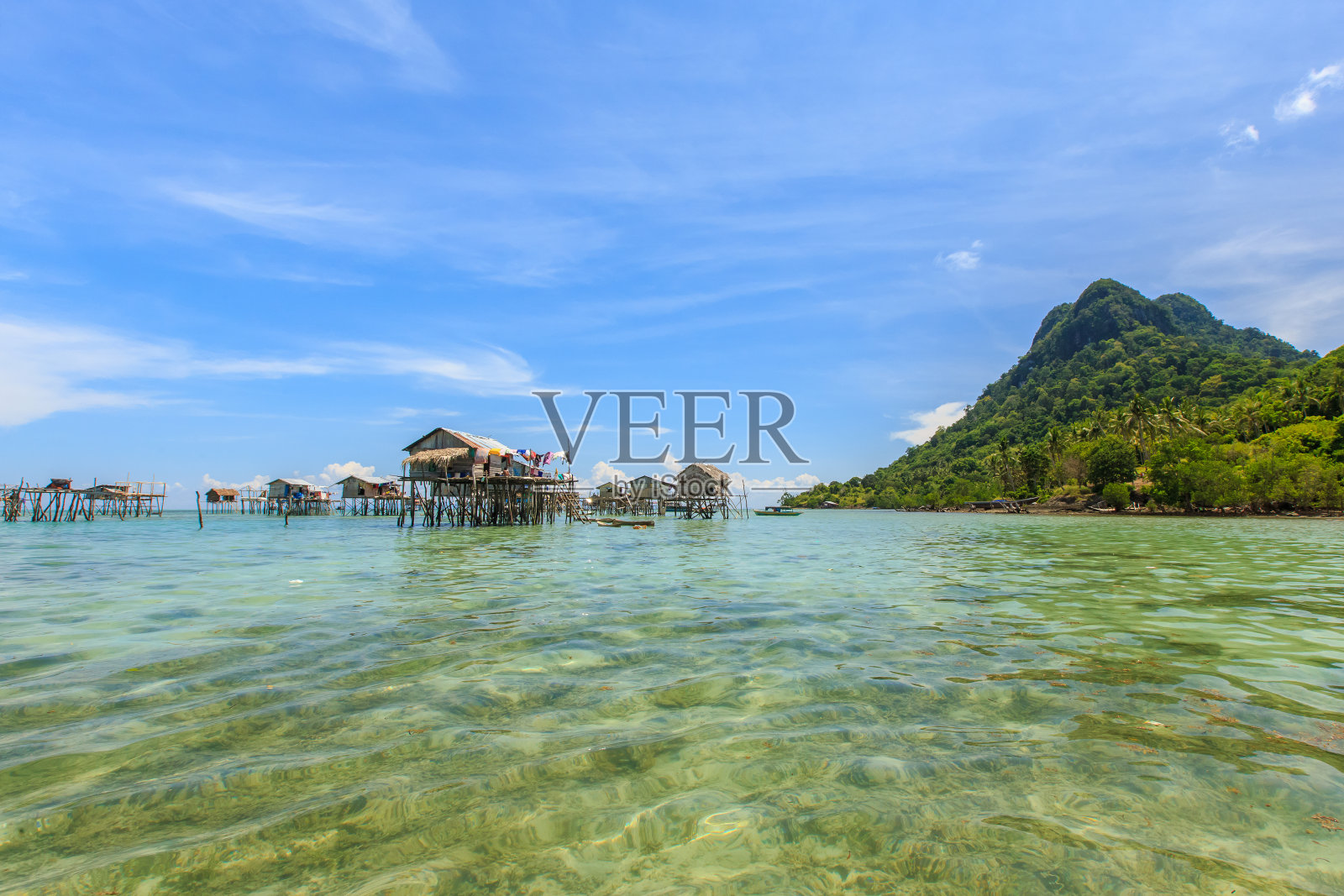 美丽的风景观赏婆罗洲海吉普赛水村照片摄影图片