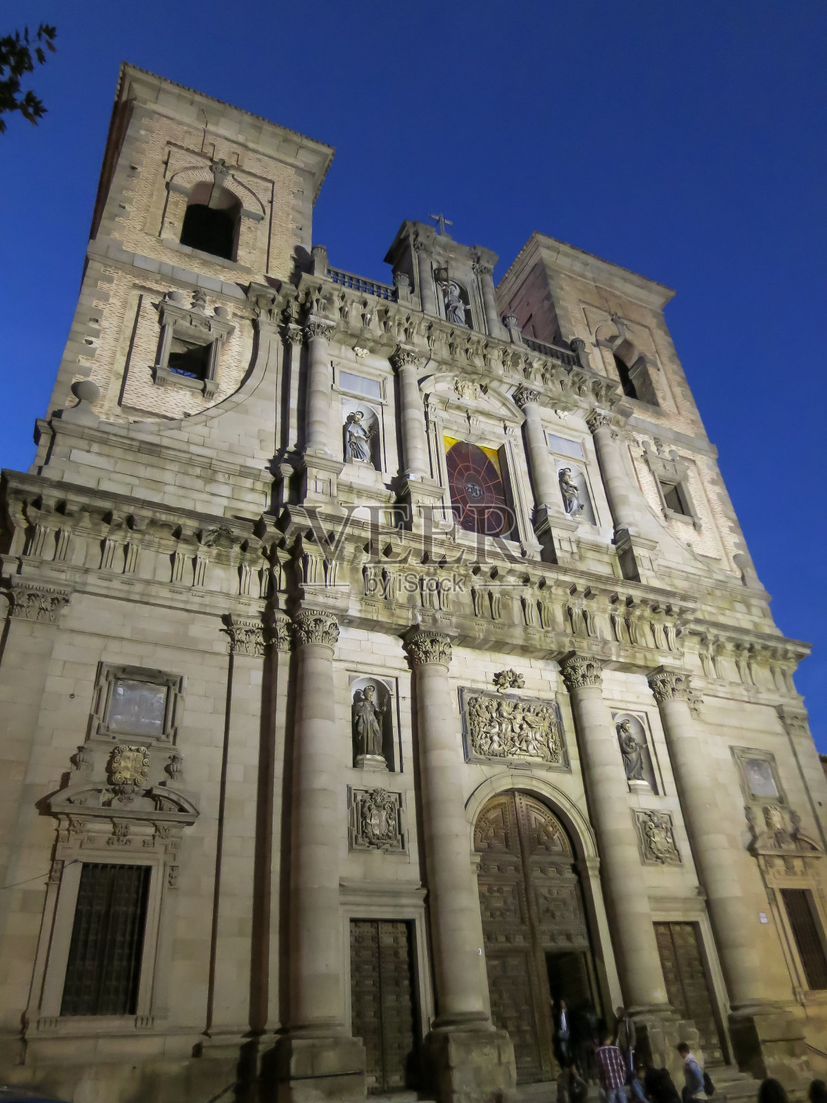 西班牙卡斯蒂利亚-拉曼查托莱多大教堂的黄昏照片摄影图片