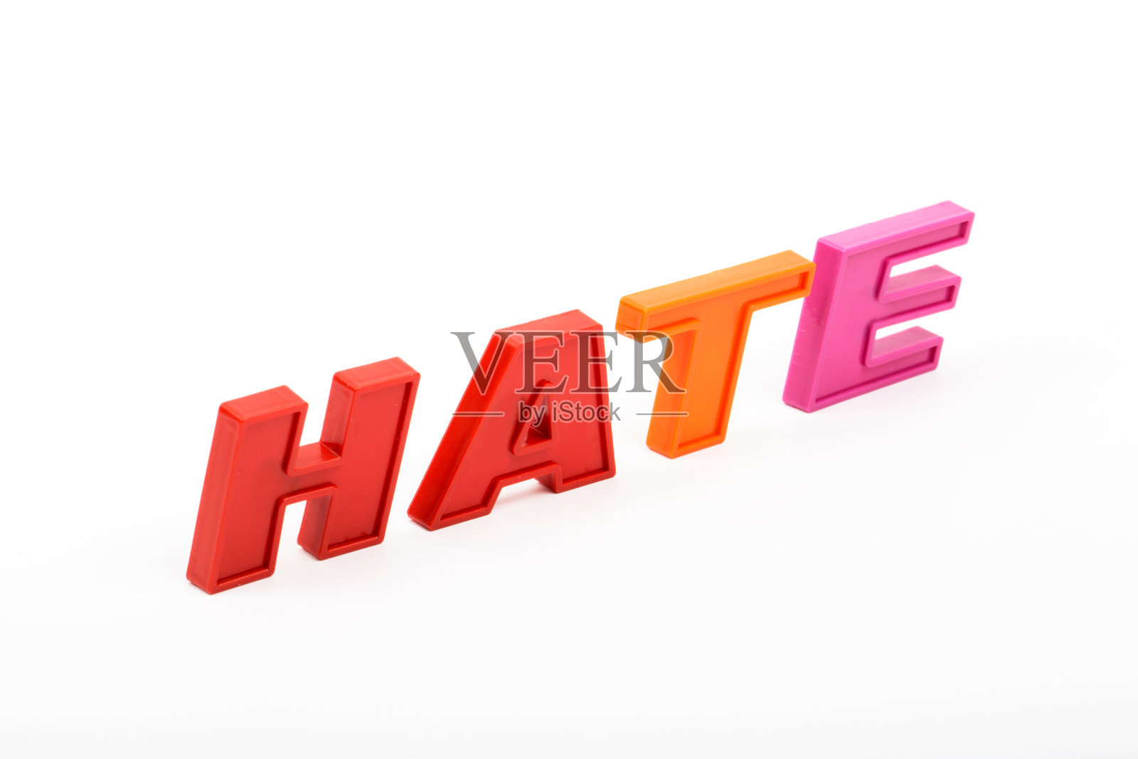 恨概念，字与塑料字母照片摄影图片