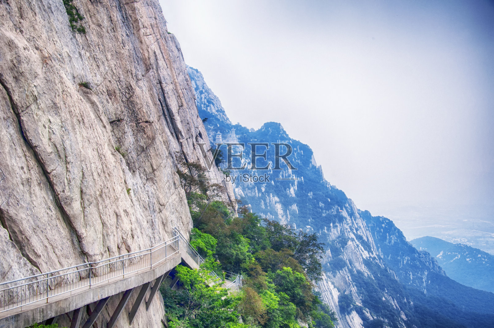 松山风景区三黄木板栈道照片摄影图片