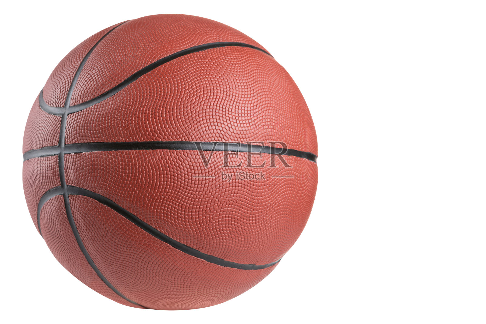 棕色的橡胶篮球躺在一边，在白色的背景，孤立照片摄影图片