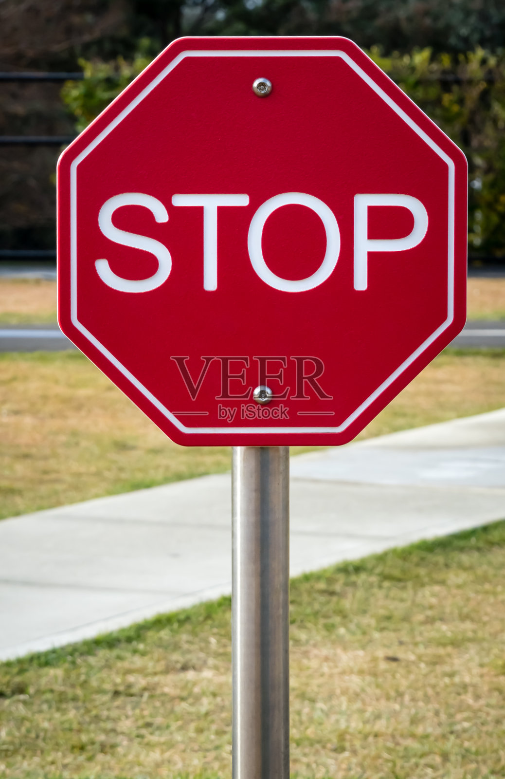 在游戏区有“停止”字样的塑料标志照片摄影图片