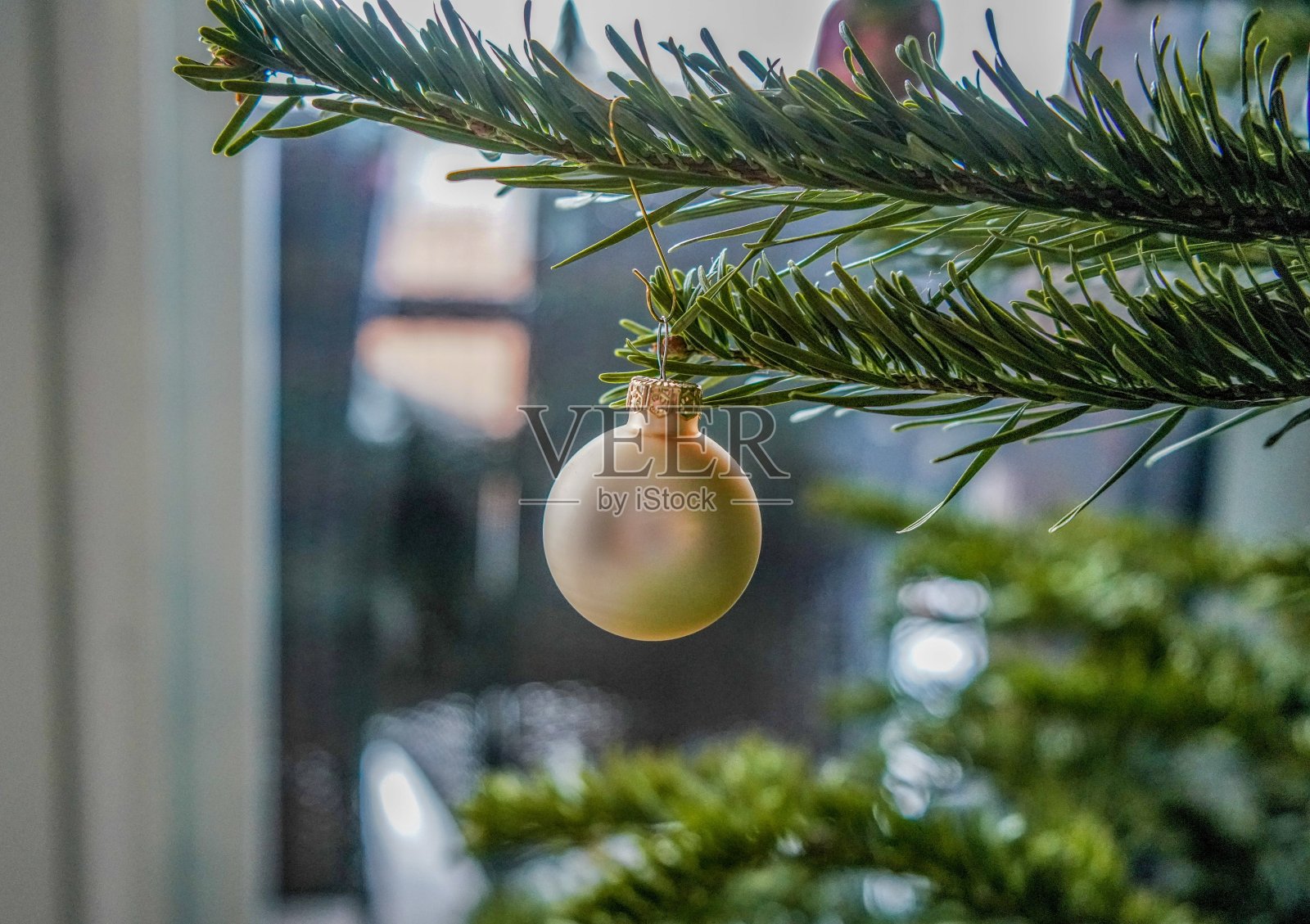 圣诞树上的圣诞装饰照片摄影图片