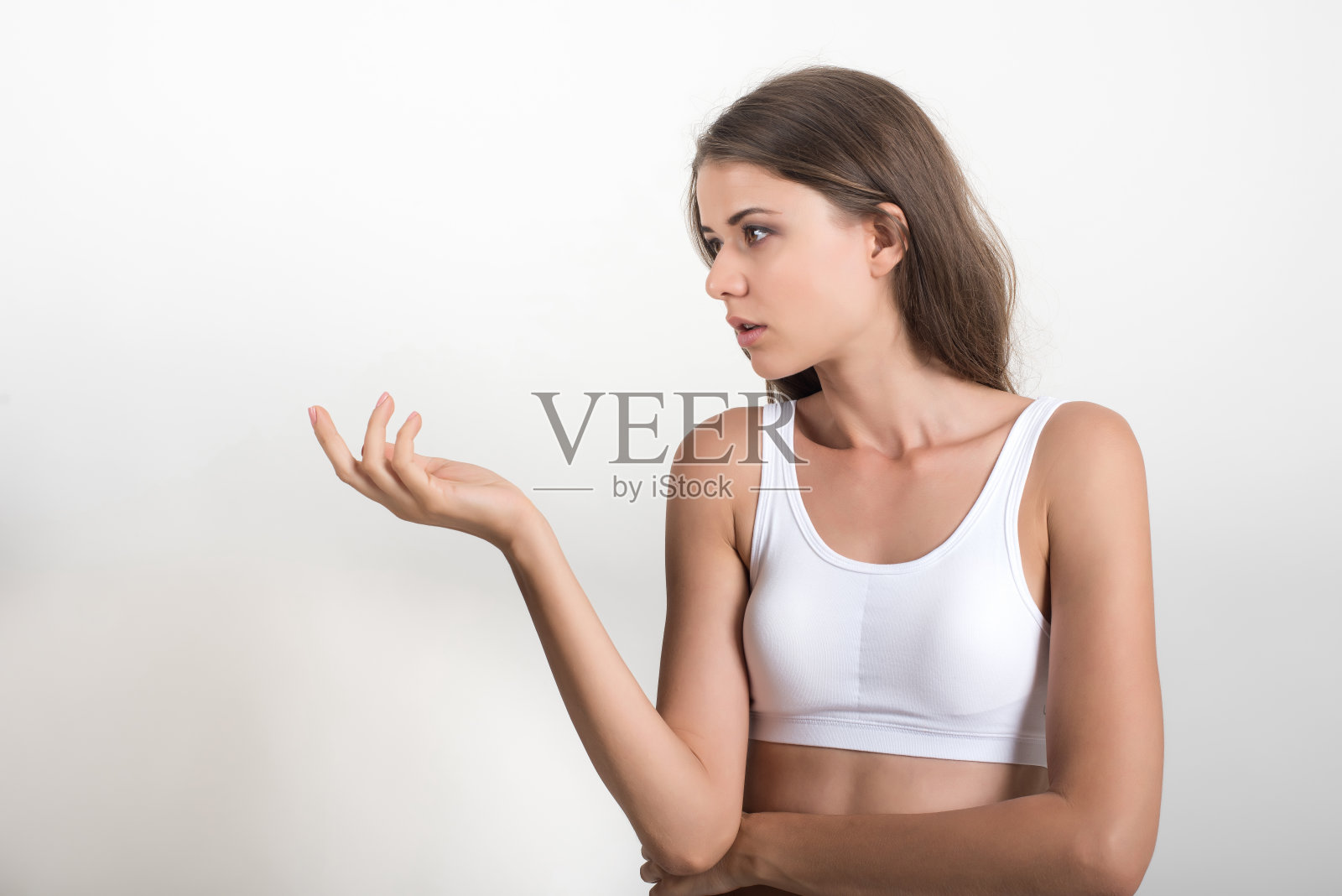 美丽的女人，健康的身体，白色的背景照片摄影图片