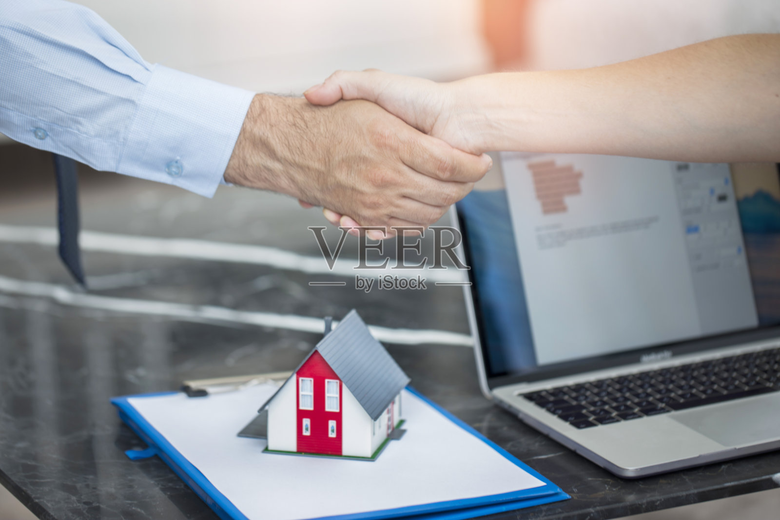 住房贷款及保险照片摄影图片