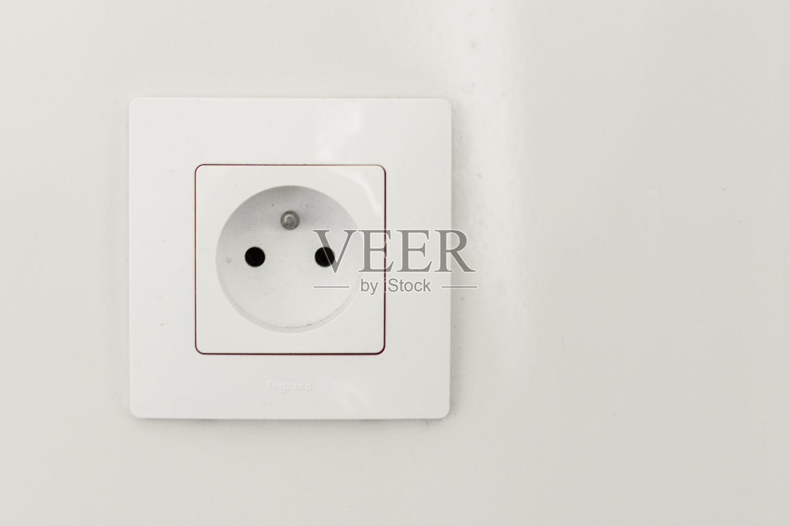 白色背景上的白色插座。照片摄影图片