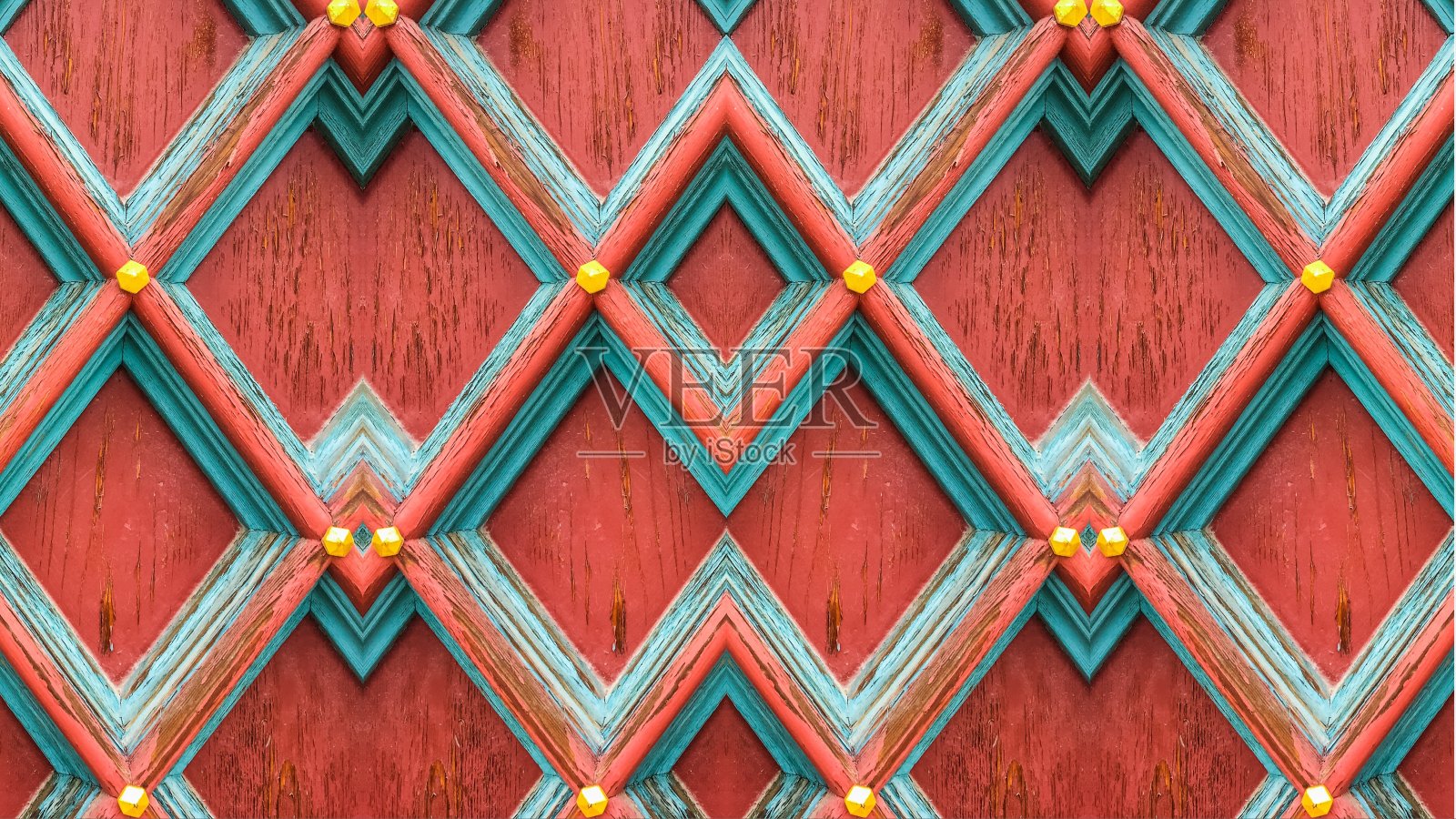 多色对称菱形图案。木制的。织构。照片摄影图片