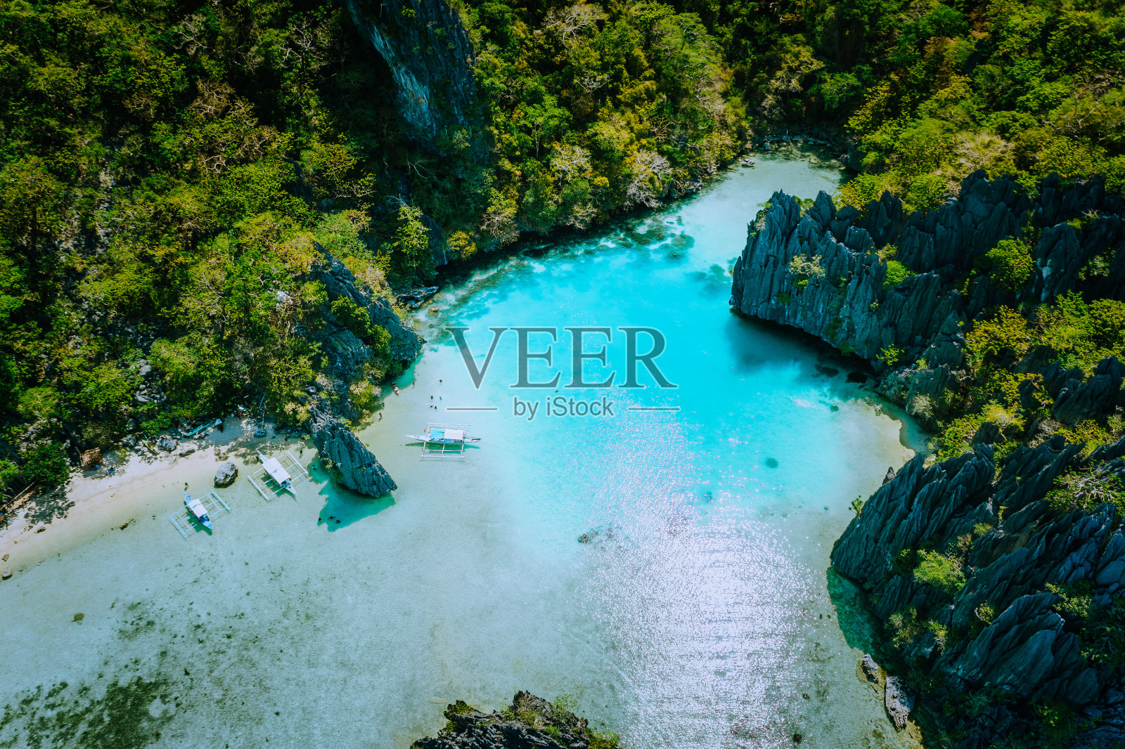 令人惊叹的鸟瞰图，绿松石Cadlao泻湖跳岛El Nido Palawan菲律宾。令人惊叹的自然的地方照片摄影图片