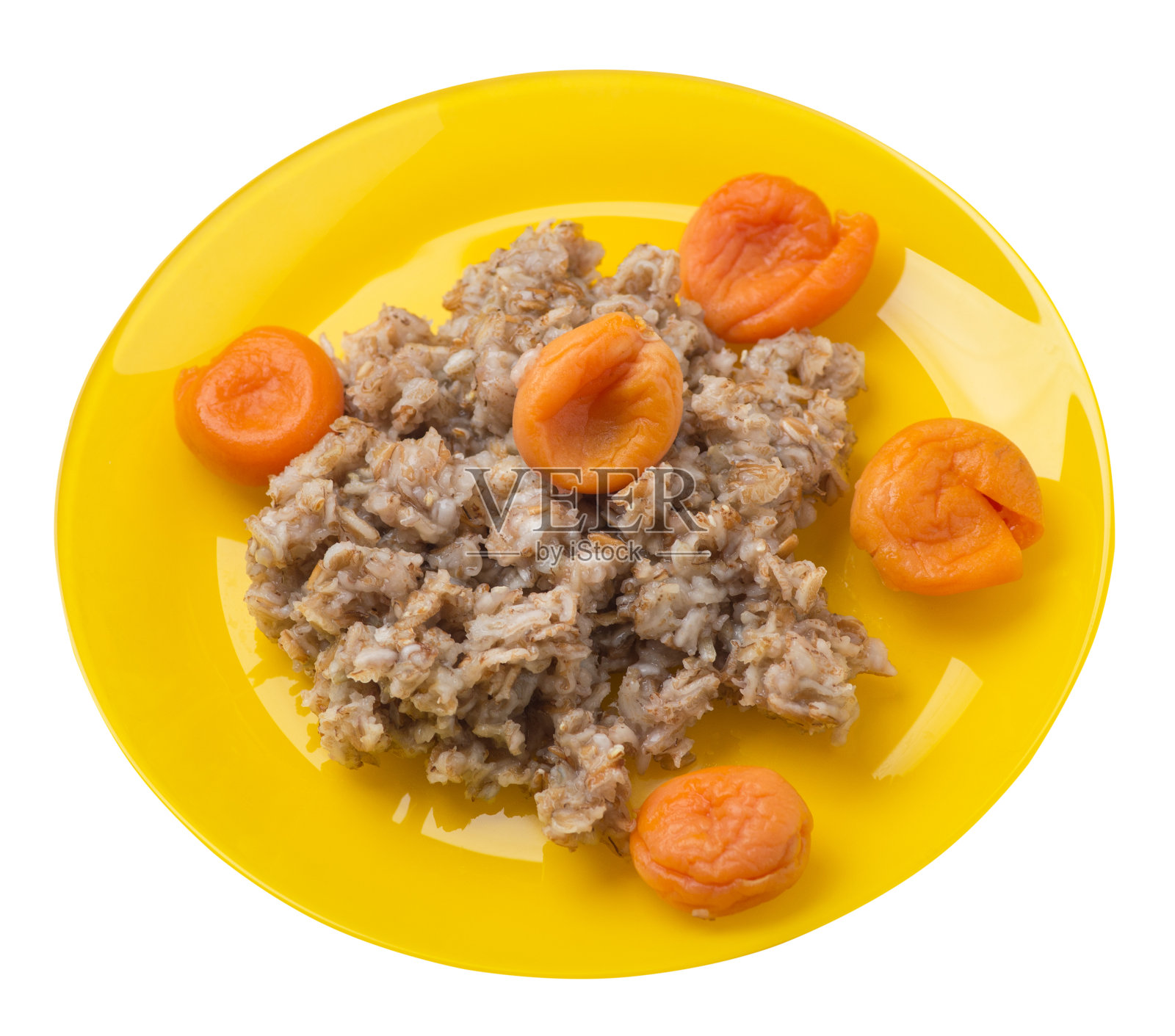 健康食品。杏仁片和杏干放在盘子里。雨花孤立在白色背景上。顶视图的早餐照片摄影图片