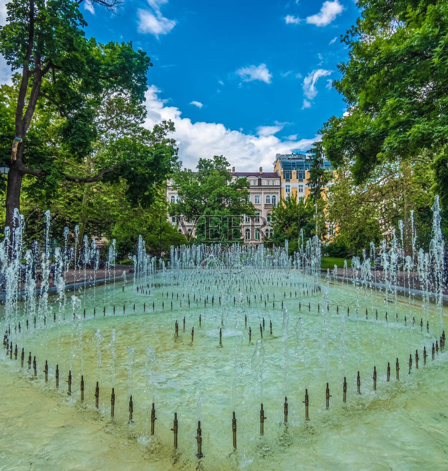 城市花园，Sofiaâ的最古老和最中心的公共花园在城市的历史中心。保加利亚索非亚照片摄影图片