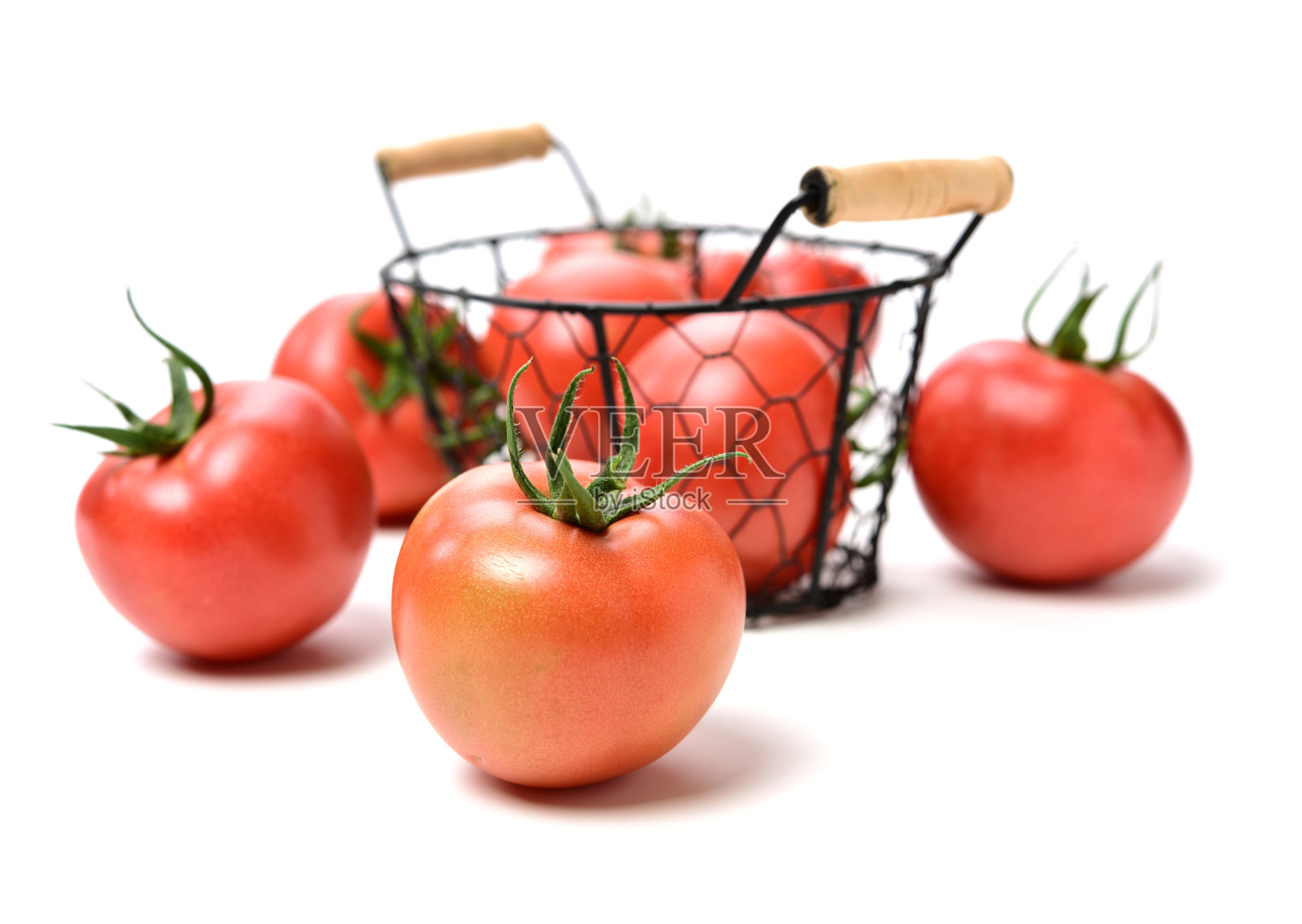 在白色背景上分离的新鲜番茄照片摄影图片