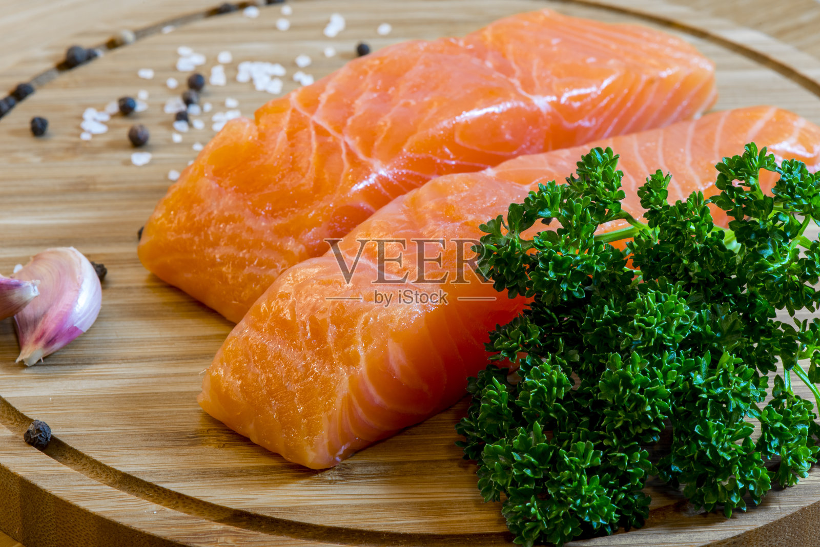 生鲑鱼牛排照片摄影图片