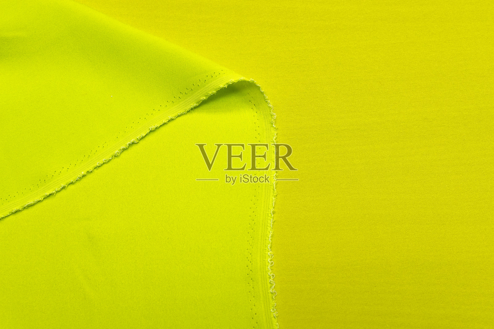 淡黄绿色的丝质雪纺面料在艺术布局上。质地,背景。模板。照片摄影图片