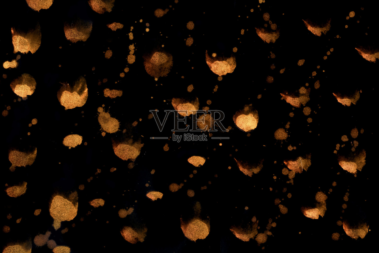 在黑色纸上用金色笔触绘制的抽象插图。插画图片素材