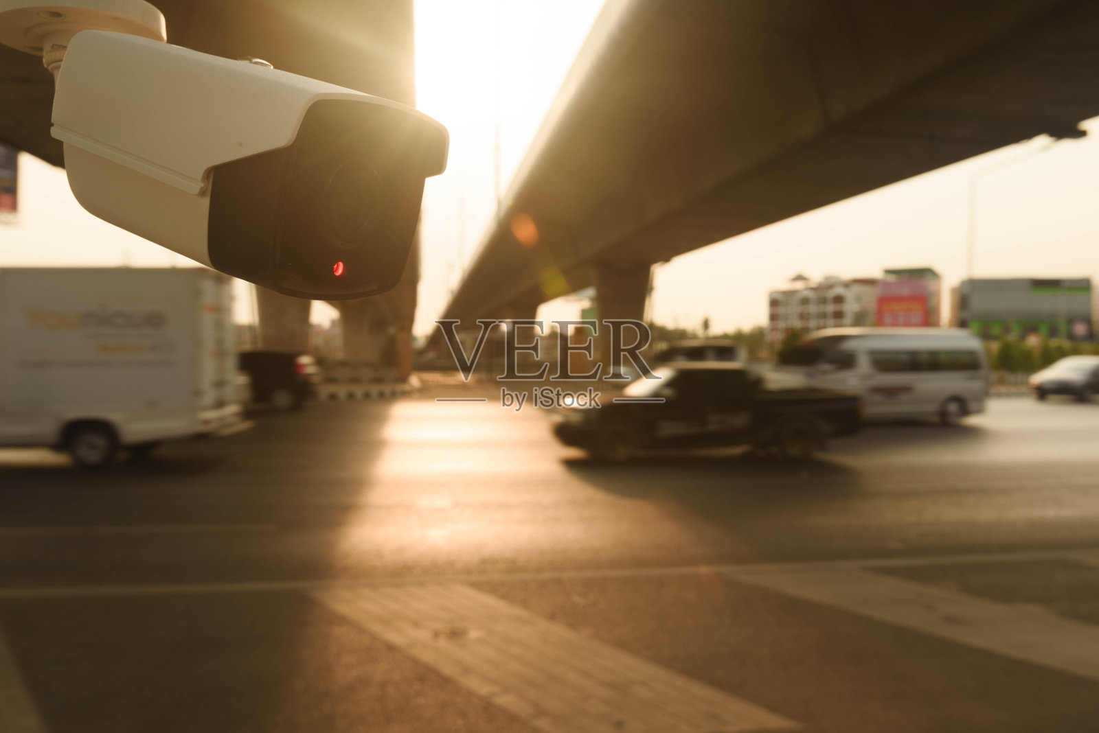 交通道路上的闭路电视监控摄像头照片摄影图片