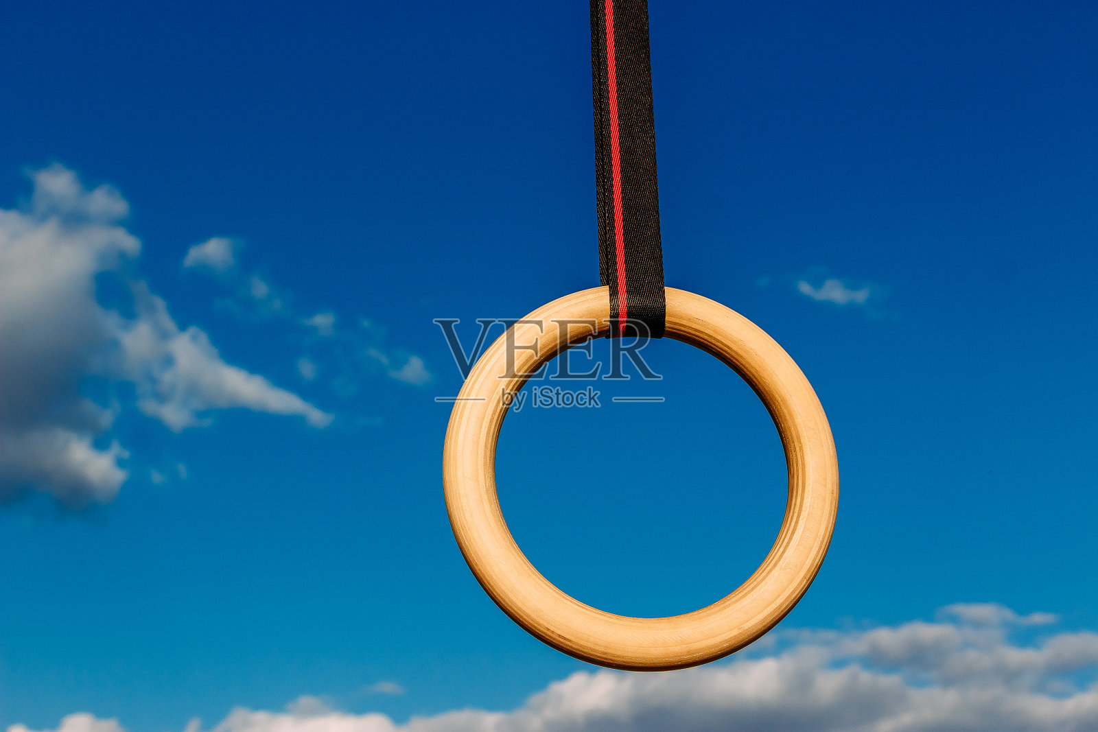 户外杂技运动用运动环照片摄影图片