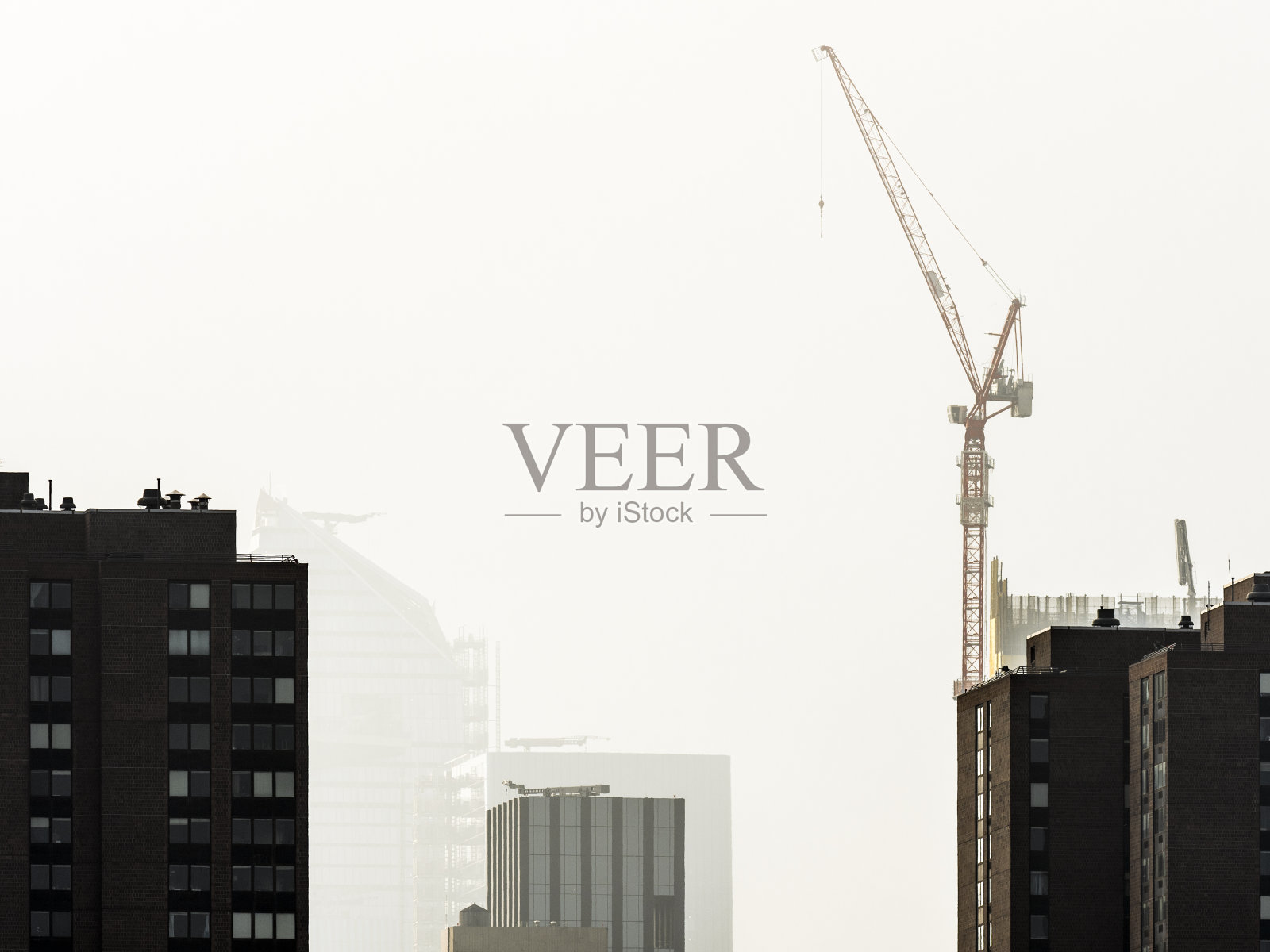 摩天大楼建筑工地与起重机对抗多云的天空照片摄影图片