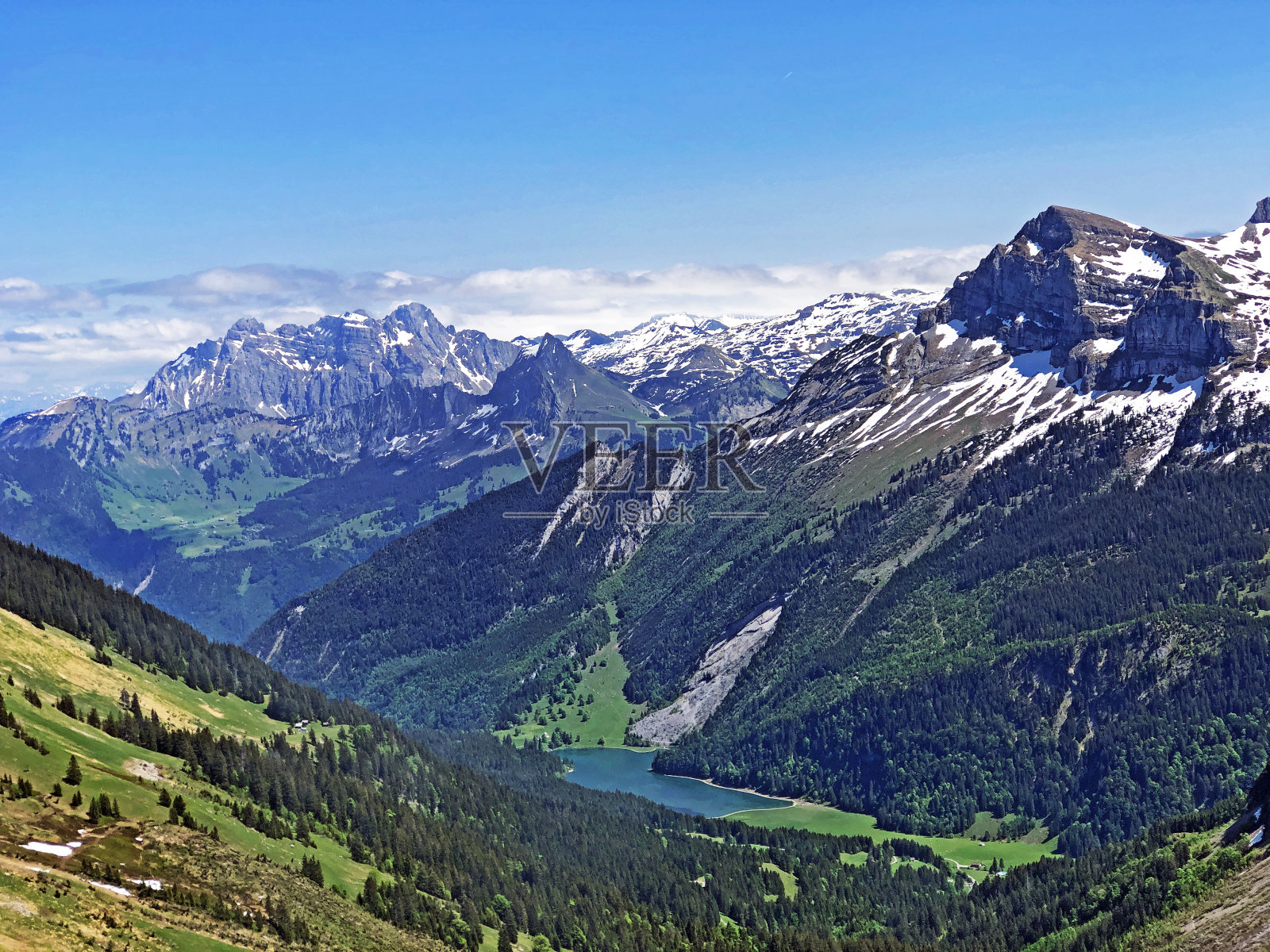 令人难以置信的欧伯湖和欧伯西尔阿尔卑斯山谷，纳弗尔斯(纳弗尔斯)-格拉鲁斯州，瑞士照片摄影图片