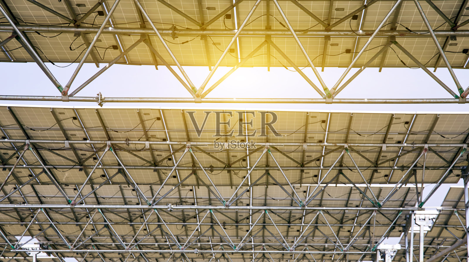 湖太阳能光伏电站正在建设中照片摄影图片