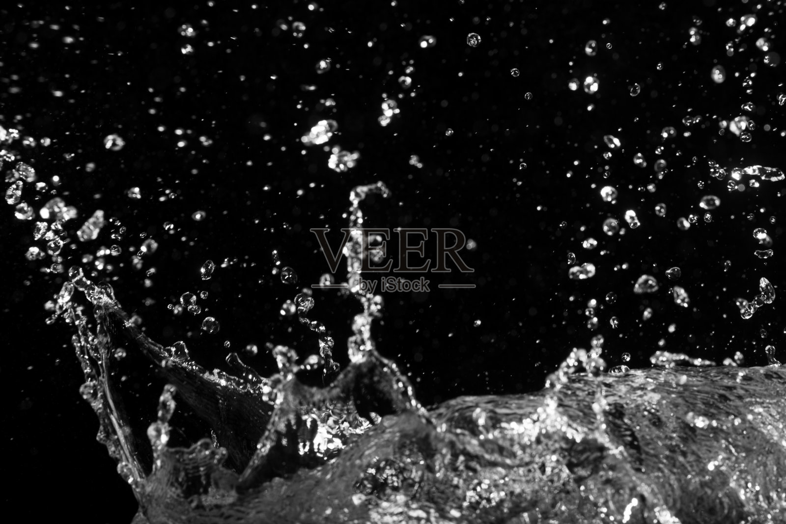 水花孤立的黑色背景照片摄影图片