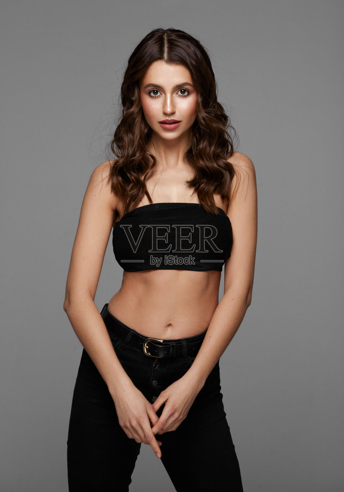 年轻美丽的时尚女性照片摄影图片