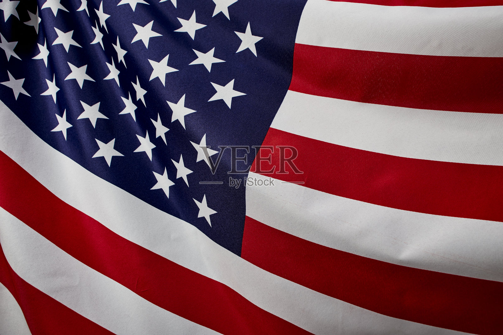 近距离观察美国国旗，阵亡将士纪念日或7月4日照片摄影图片