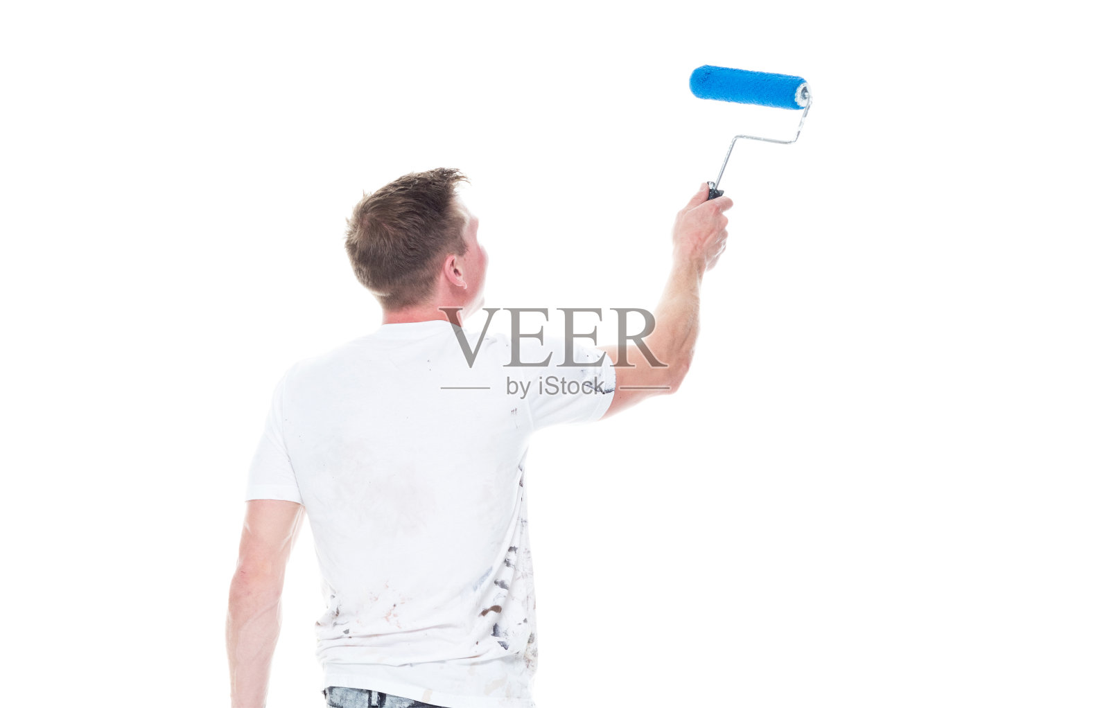 英俊的男画家用画笔作画照片摄影图片