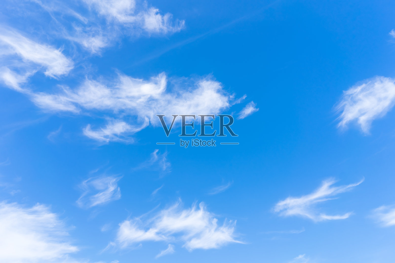 蓝天和白云是抽象的背景。复制空间自然和环境的概念。照片摄影图片