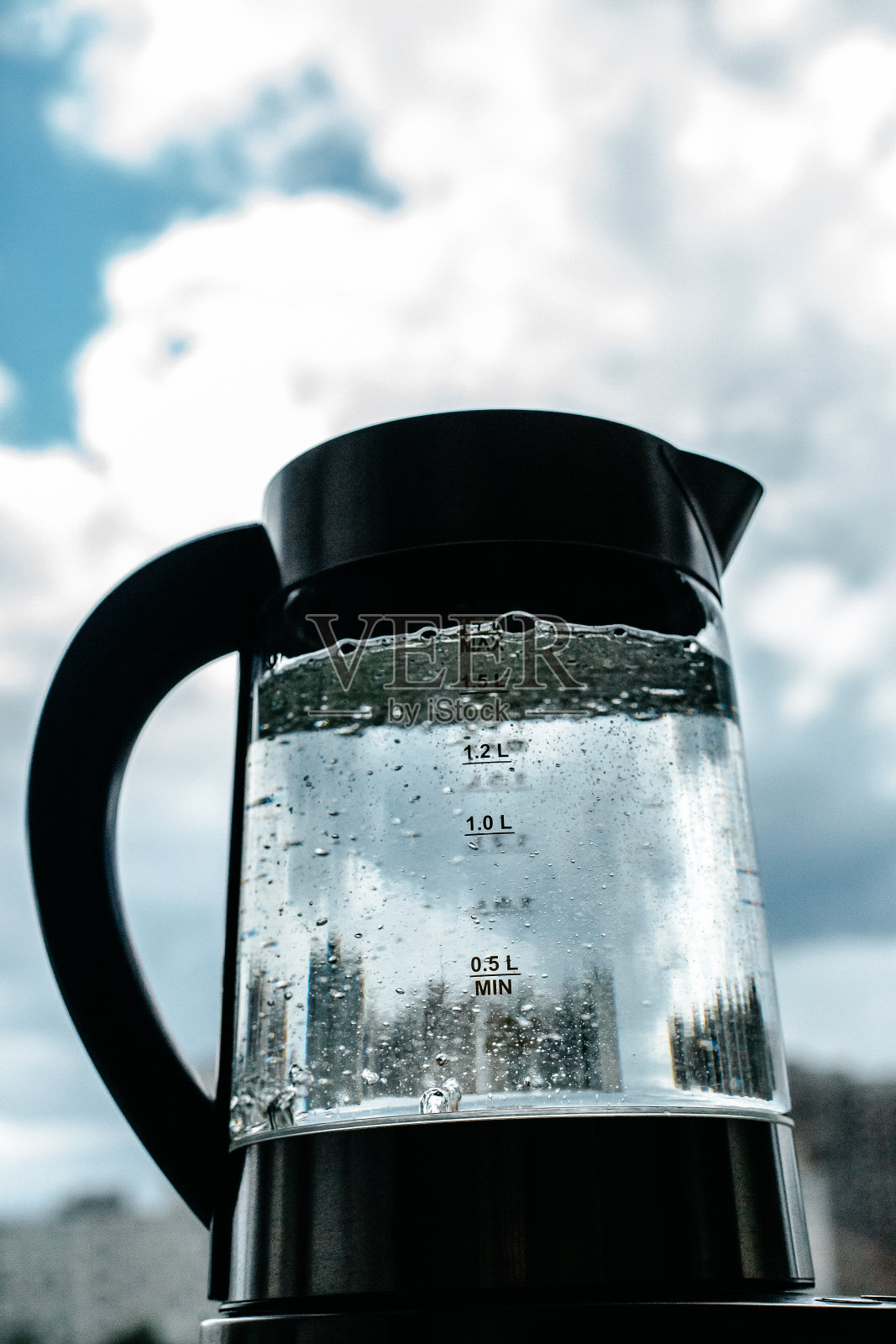 沸腾的水壶照片摄影图片