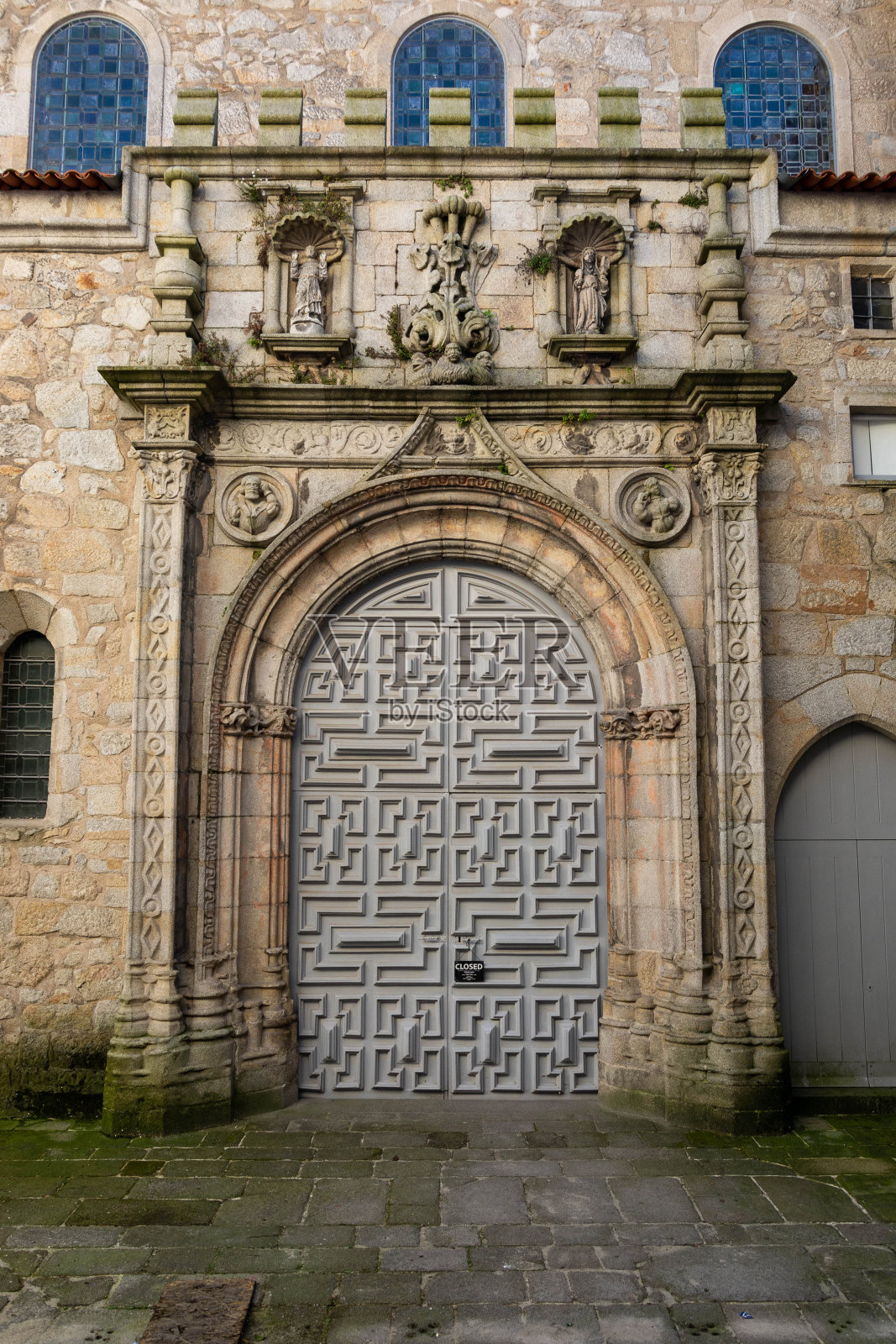 中世纪圣克拉拉教堂入口。波尔图的城市。照片摄影图片