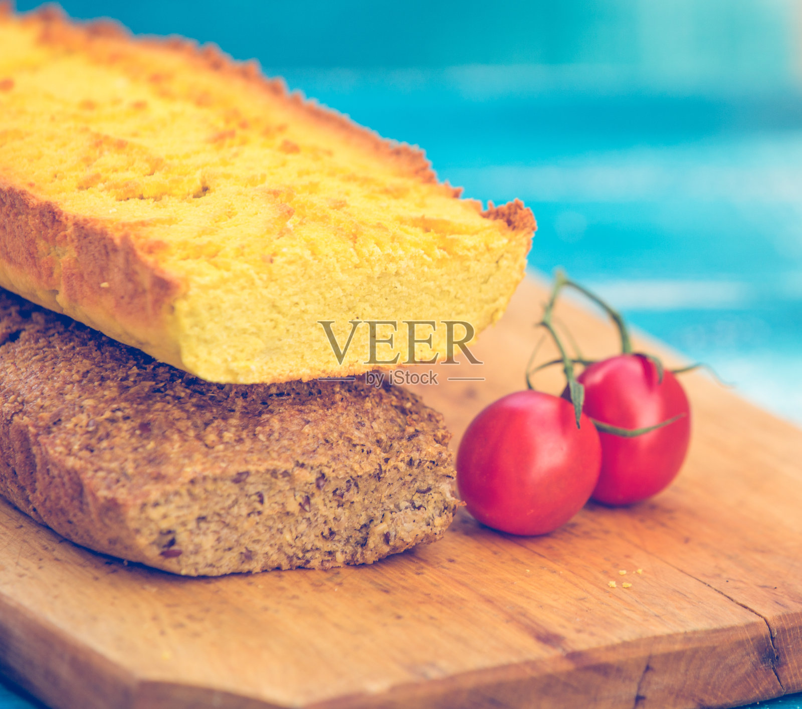 酮饮食面包。自制杏仁面包和椰子面包照片摄影图片