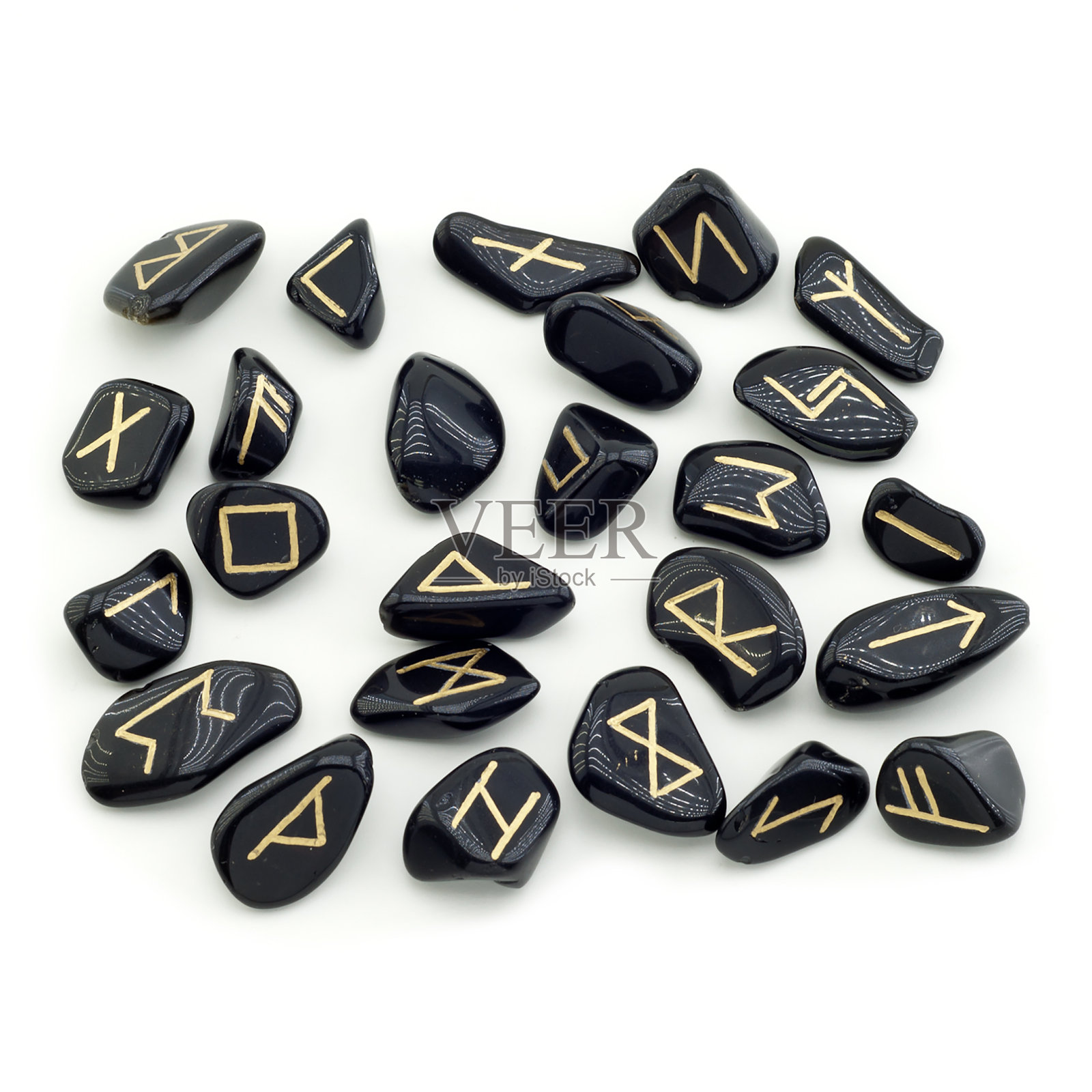 白色背景上的符文和天鹅绒包照片摄影图片