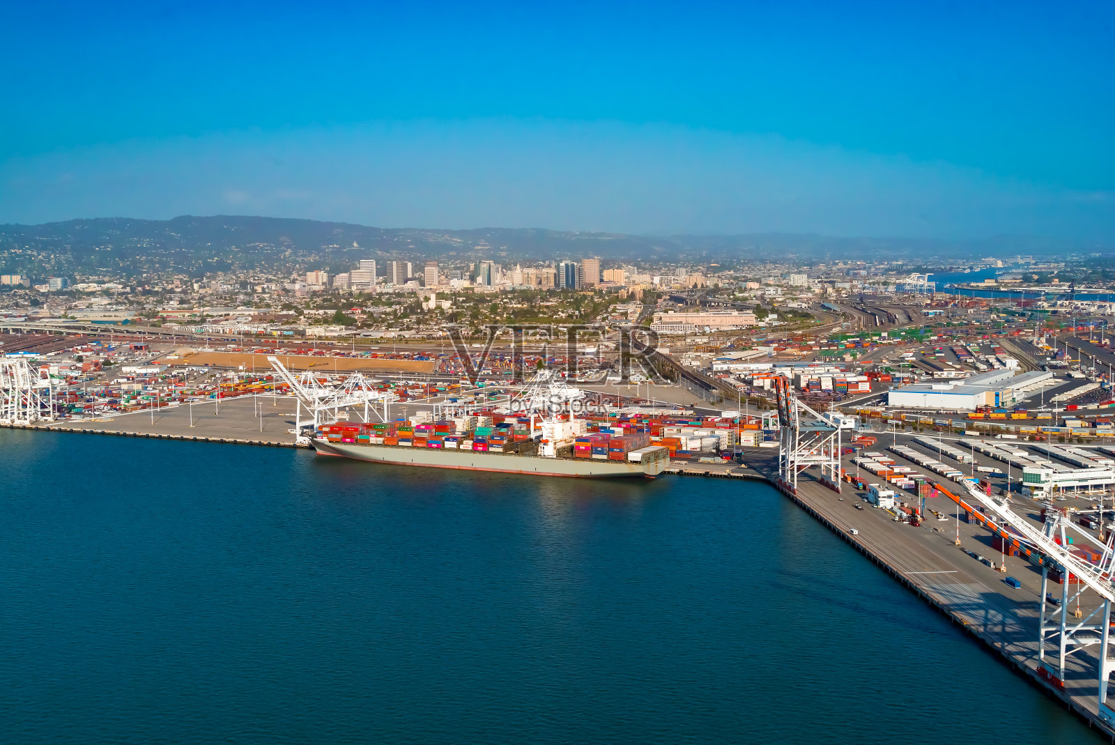 奥克兰港港口码头与航运集装箱照片摄影图片