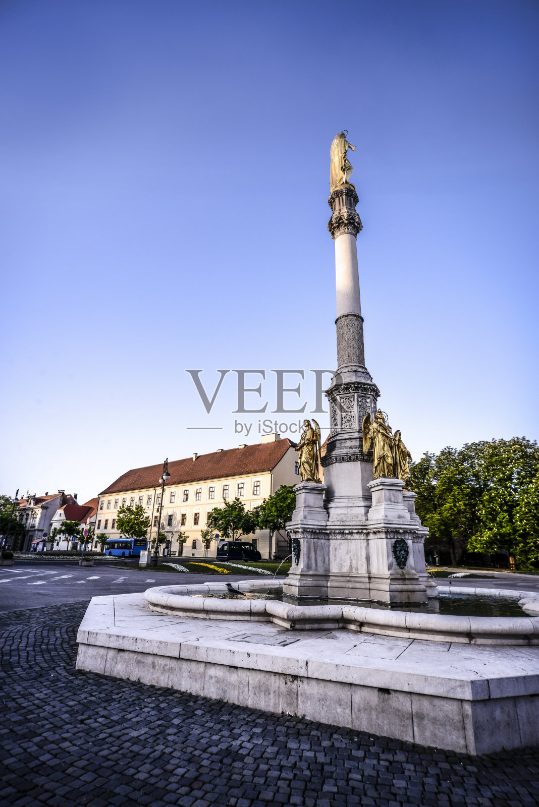 克罗地亚萨格勒布的圣母纪念碑照片摄影图片