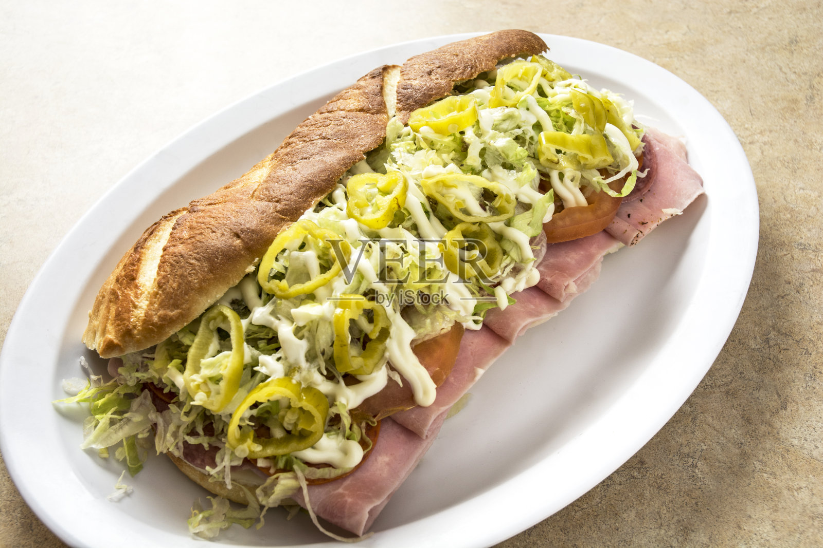 火腿，意大利腊肠三明治照片摄影图片