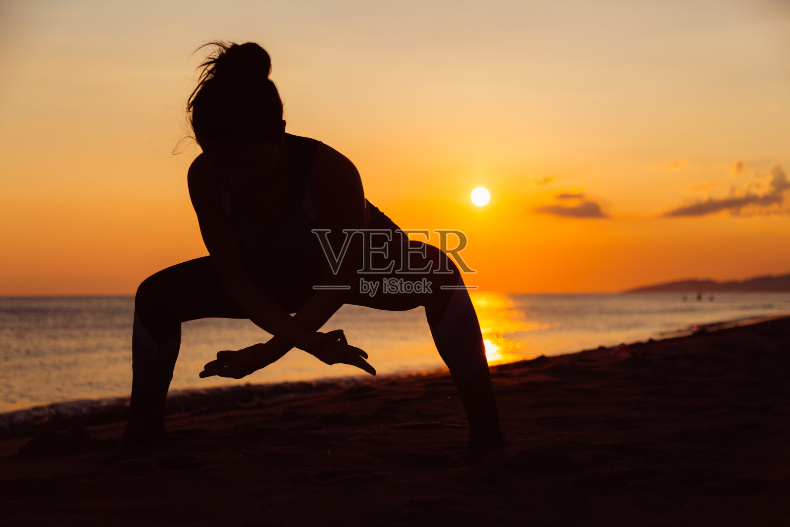 女人做瑜伽照片摄影图片