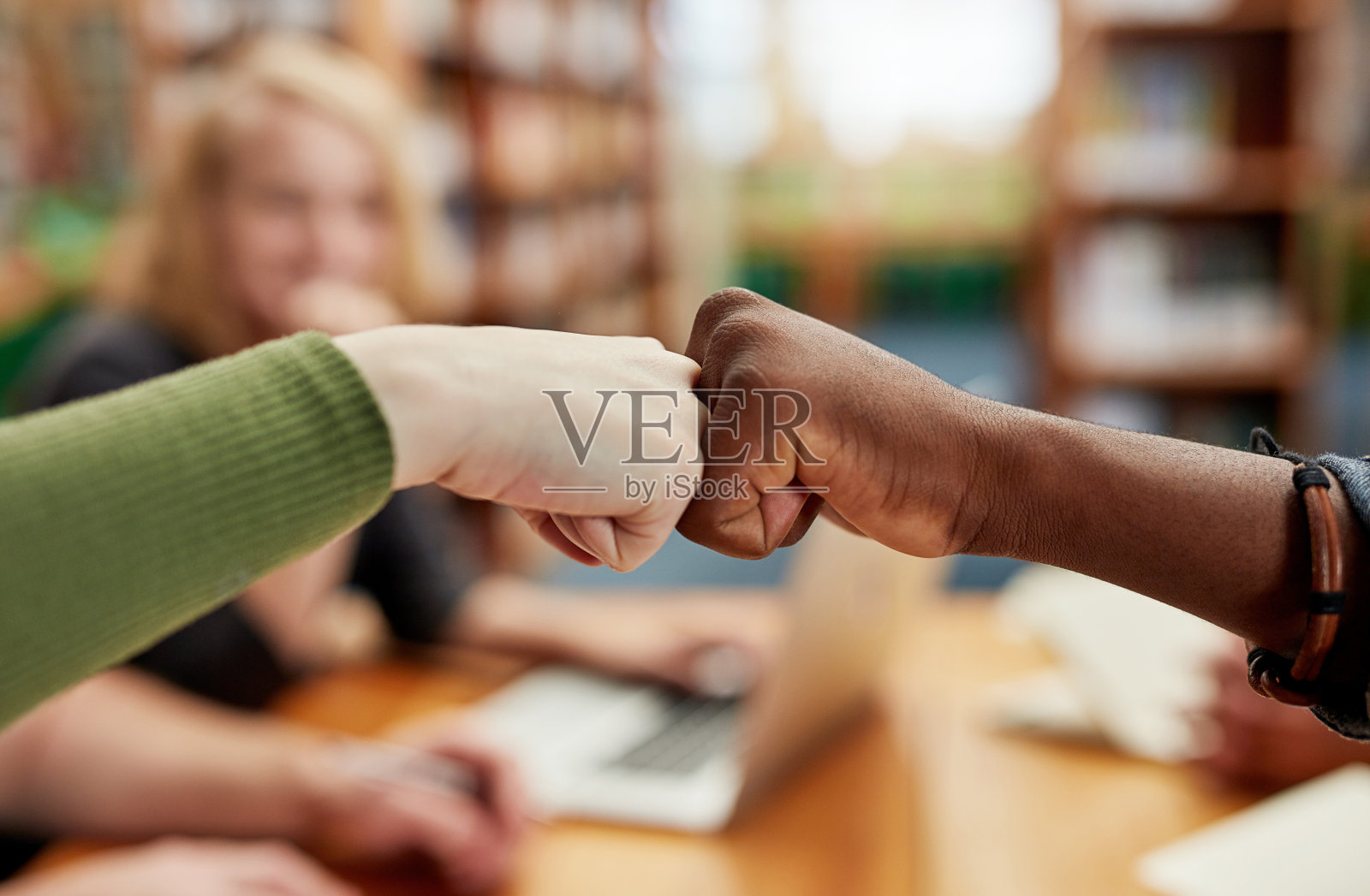 朋友会让你更有动力去学习照片摄影图片