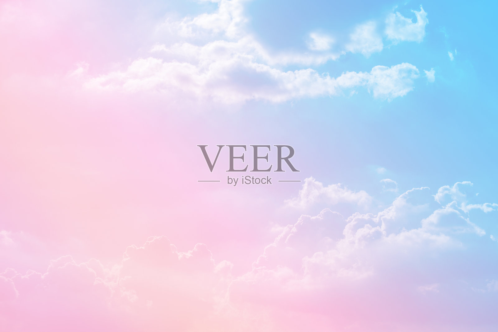 太阳和云彩的背景与一个柔和的颜色照片摄影图片