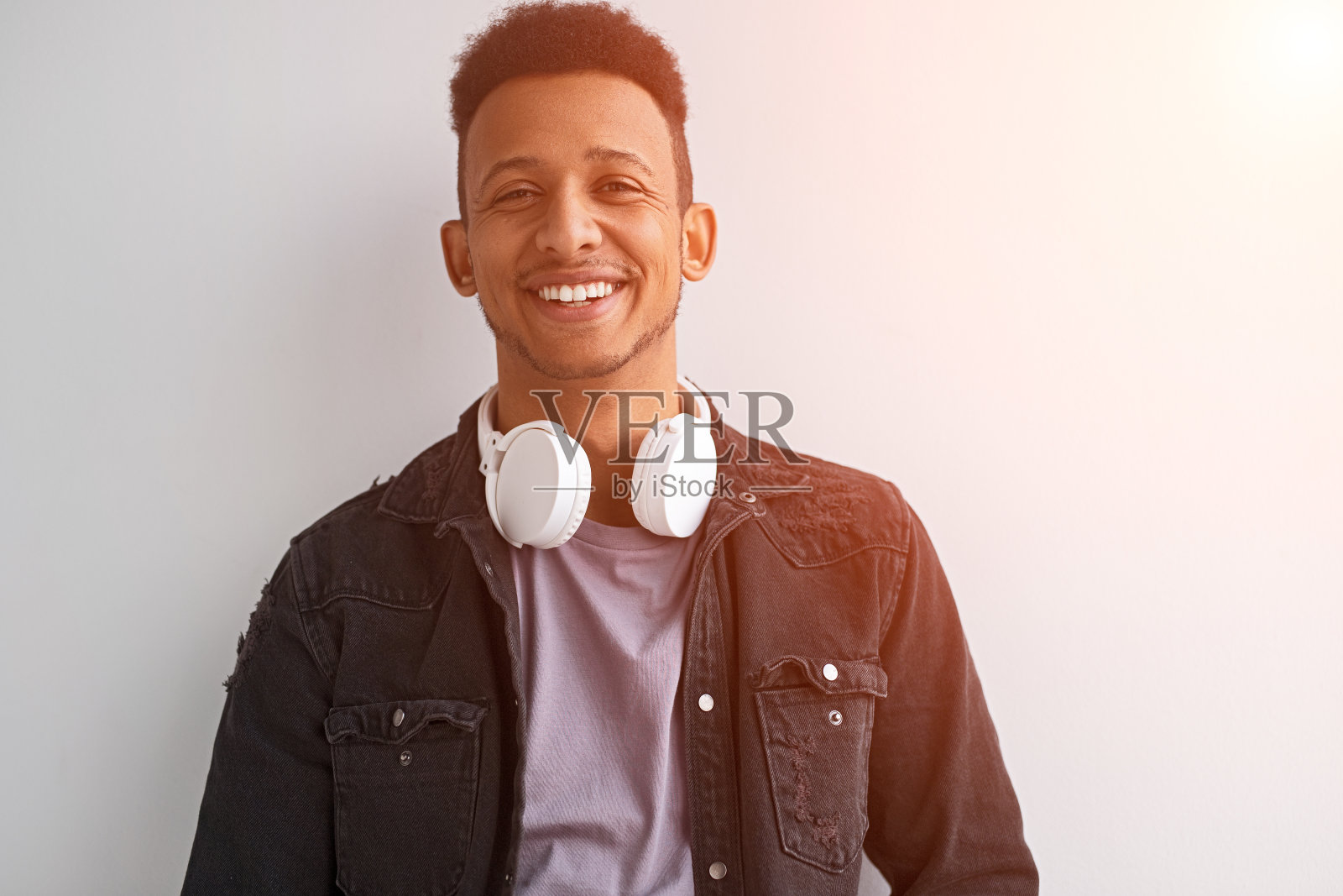 早上一个积极的黑人照片摄影图片