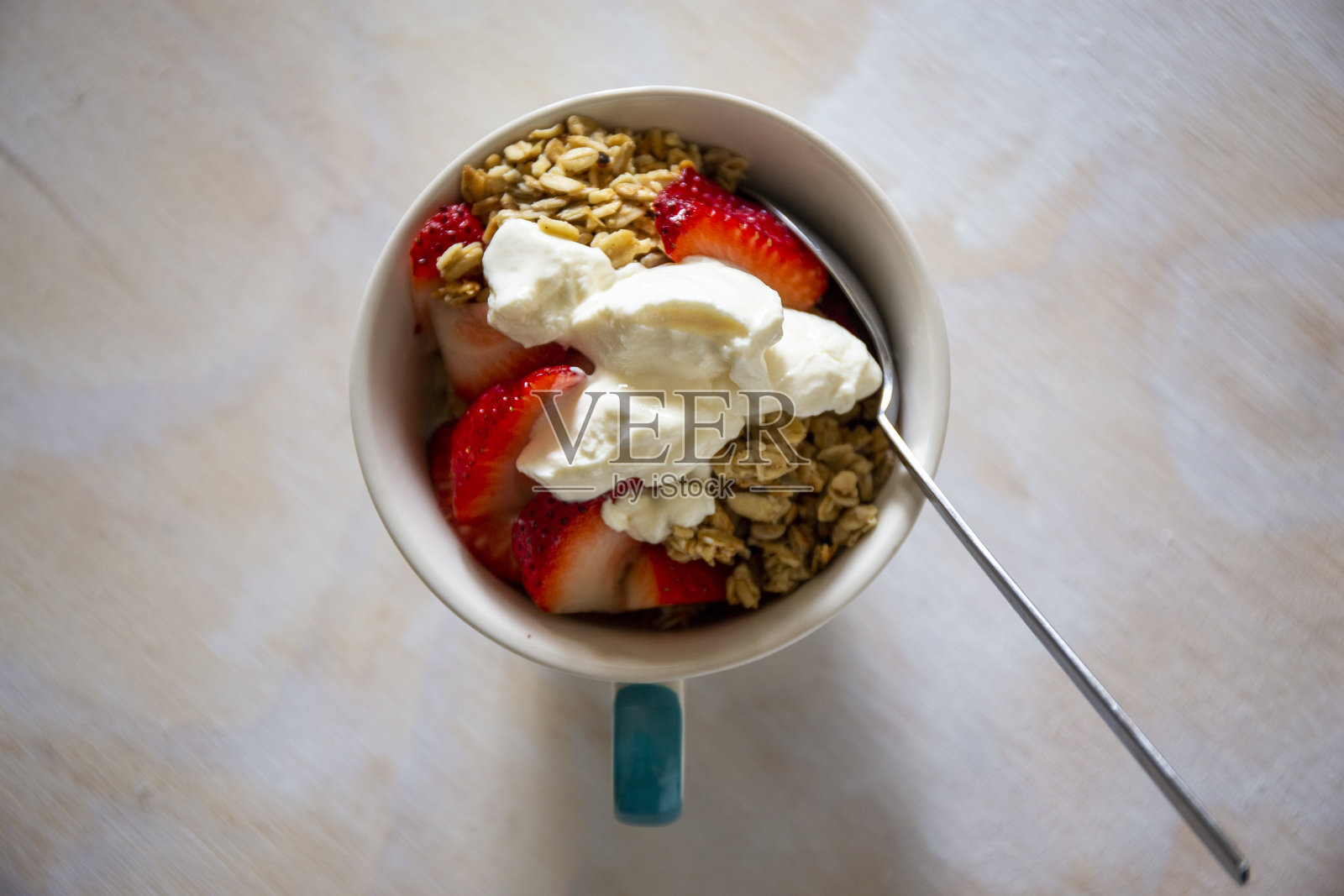 草莓酸奶早餐照片摄影图片