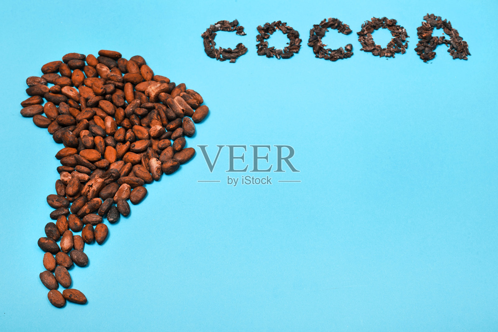由可可豆和“cocoa”这个单词组成的南美大陆照片摄影图片