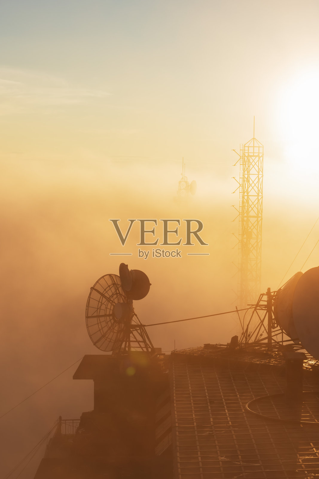 信号接收塔设备照片摄影图片