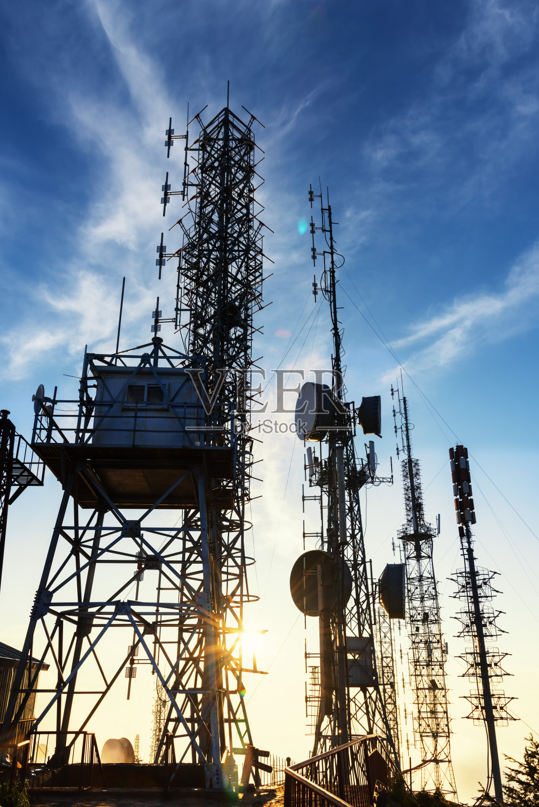 信号接收塔设备照片摄影图片