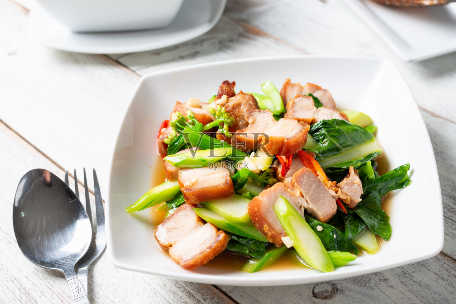 脆皮五花肉炒甘蓝照片摄影图片