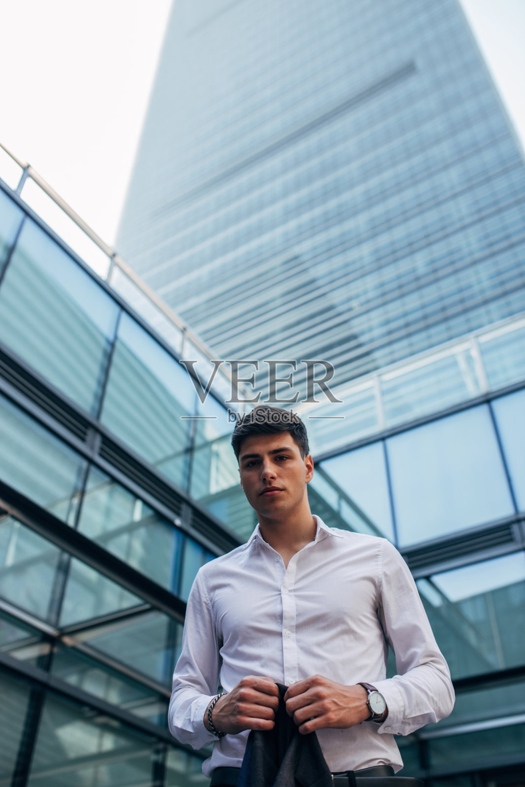 英俊的年轻人照片摄影图片