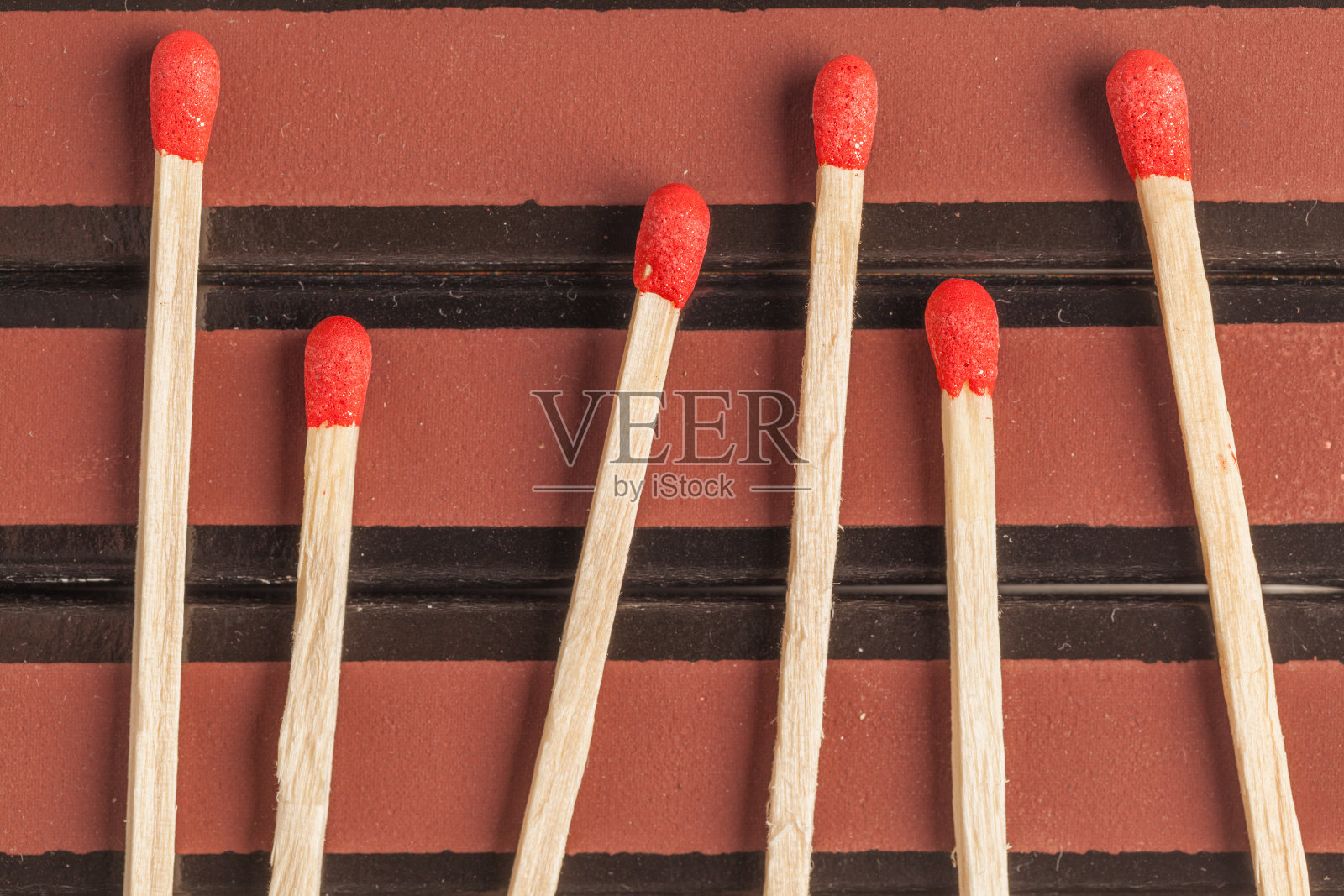 火柴盒和火柴照片摄影图片