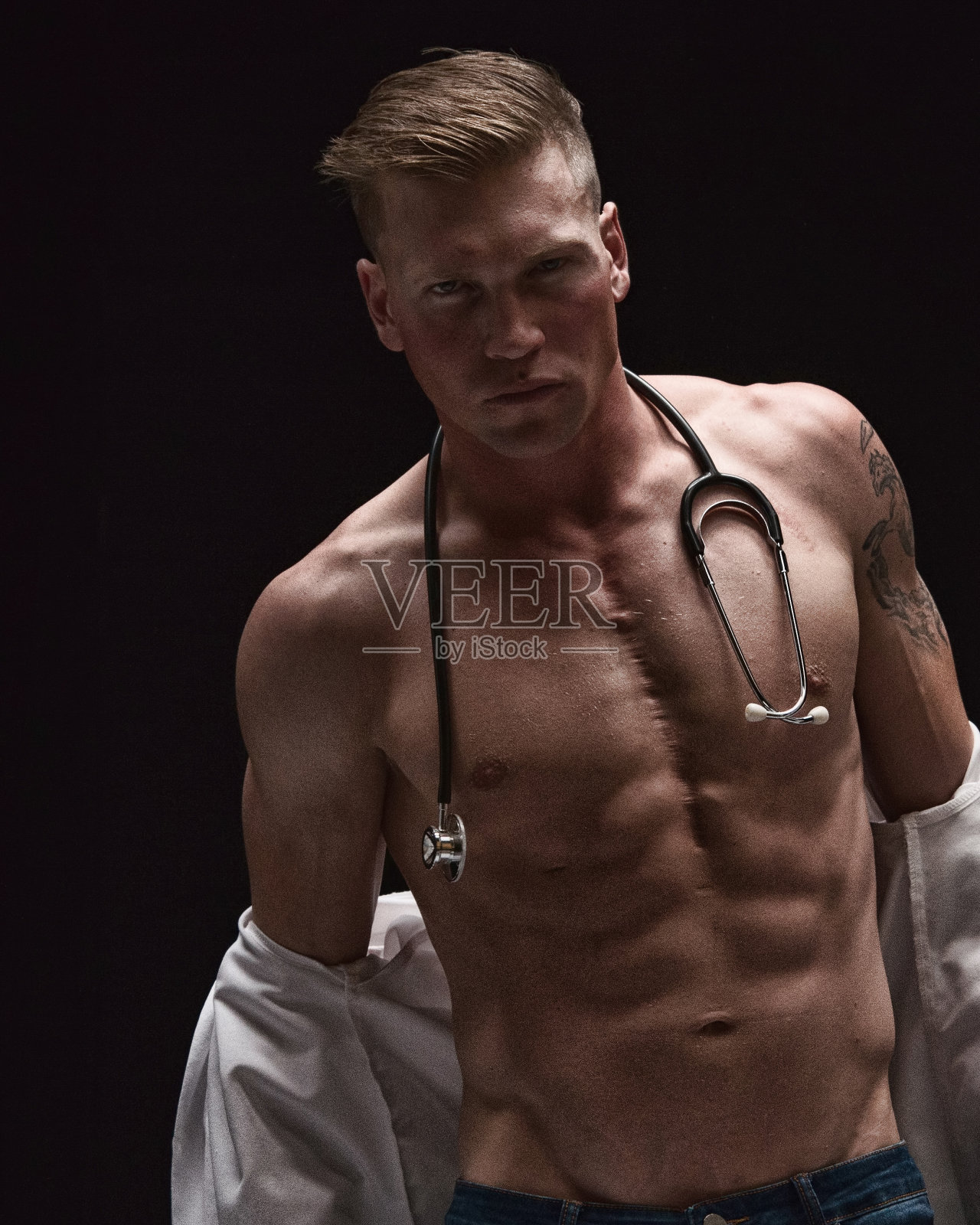 英俊的医生照片摄影图片