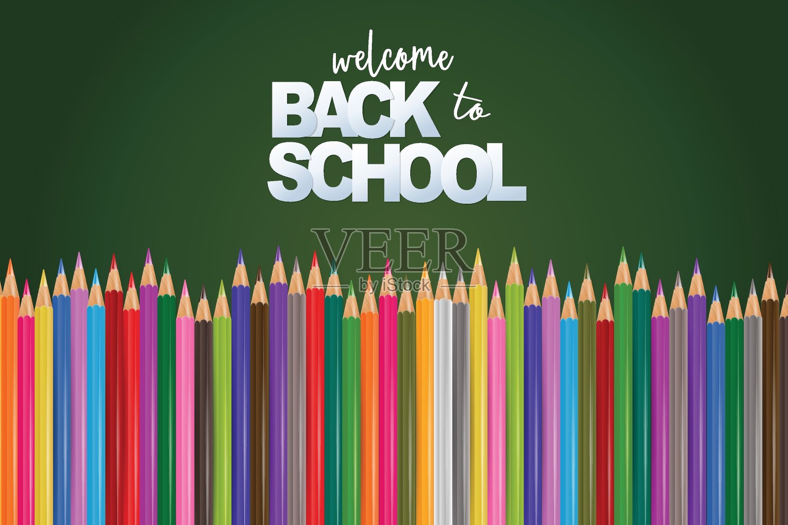 欢迎回到学校，绿色的黑板背景和彩色的铅笔。现实的矢量图。插画图片素材